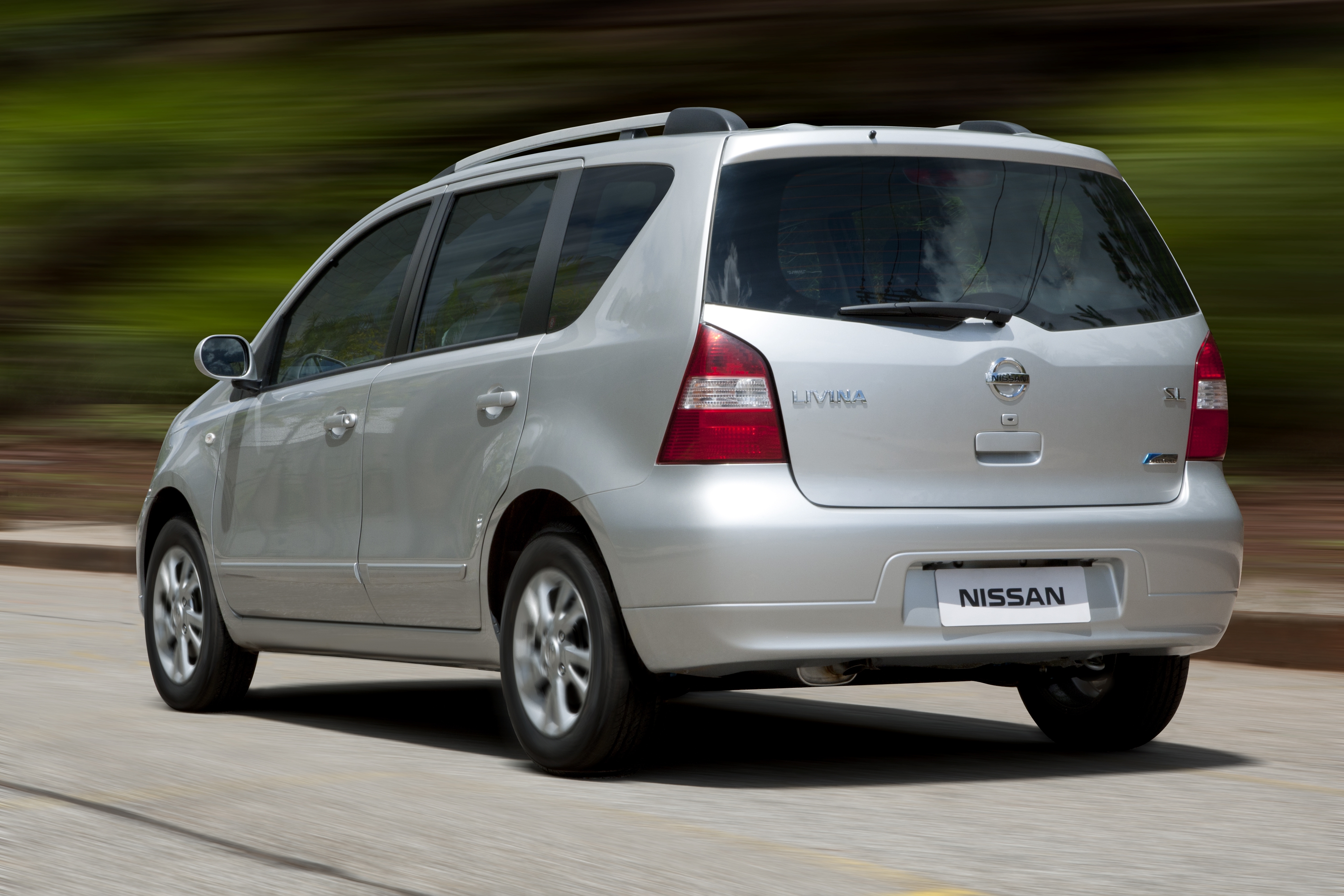 Nissan Livina: 10 фото