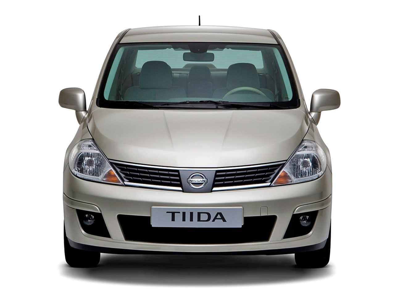 Nissan Tiida: 5 фото