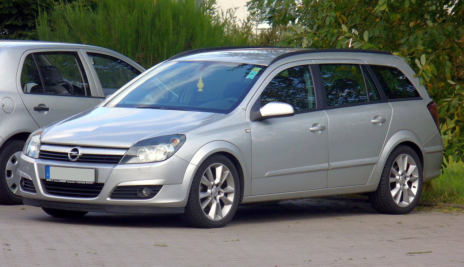 Opel Astra Caravan: 9 фото