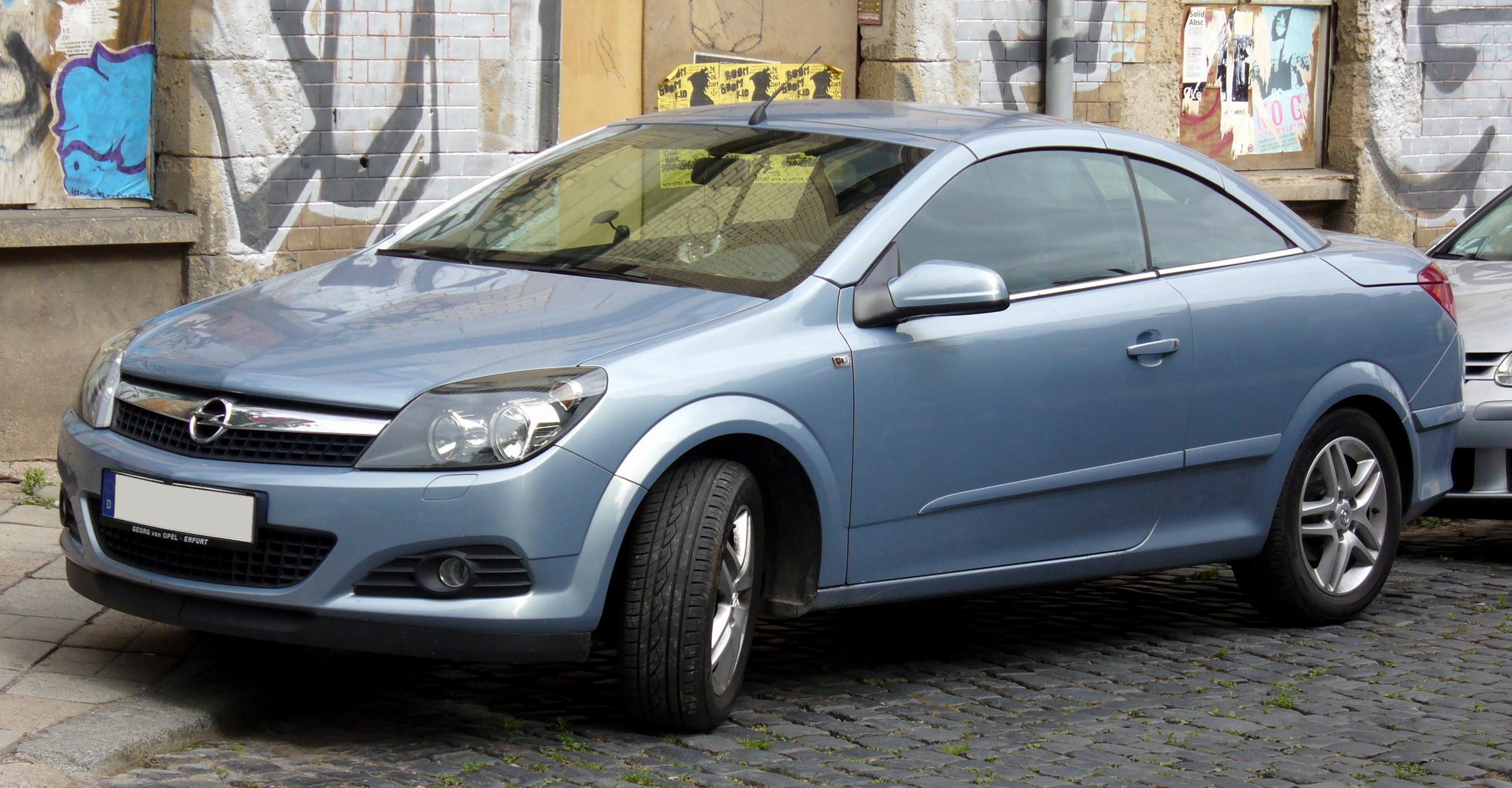 Opel Astra TwinTop: 8 фото