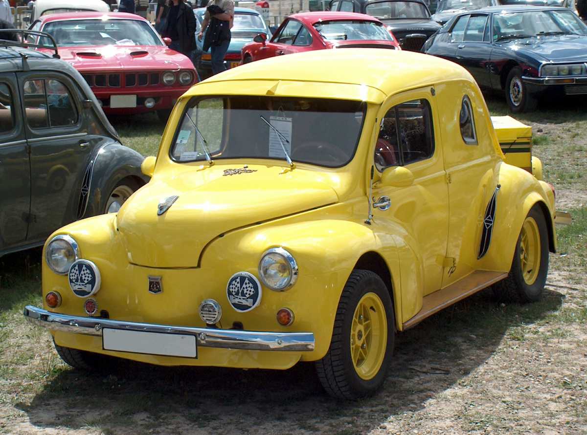 Renault 4CV: 2 фото