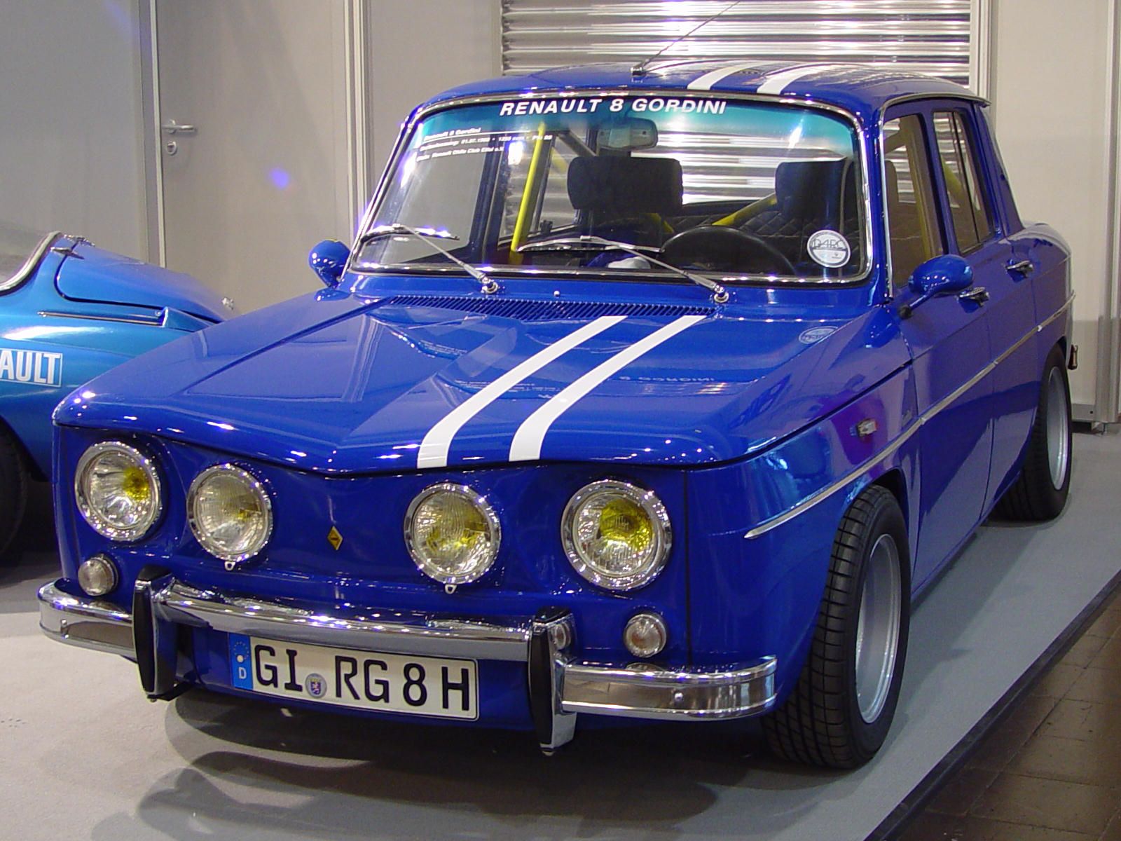 Renault 8: 2 фото