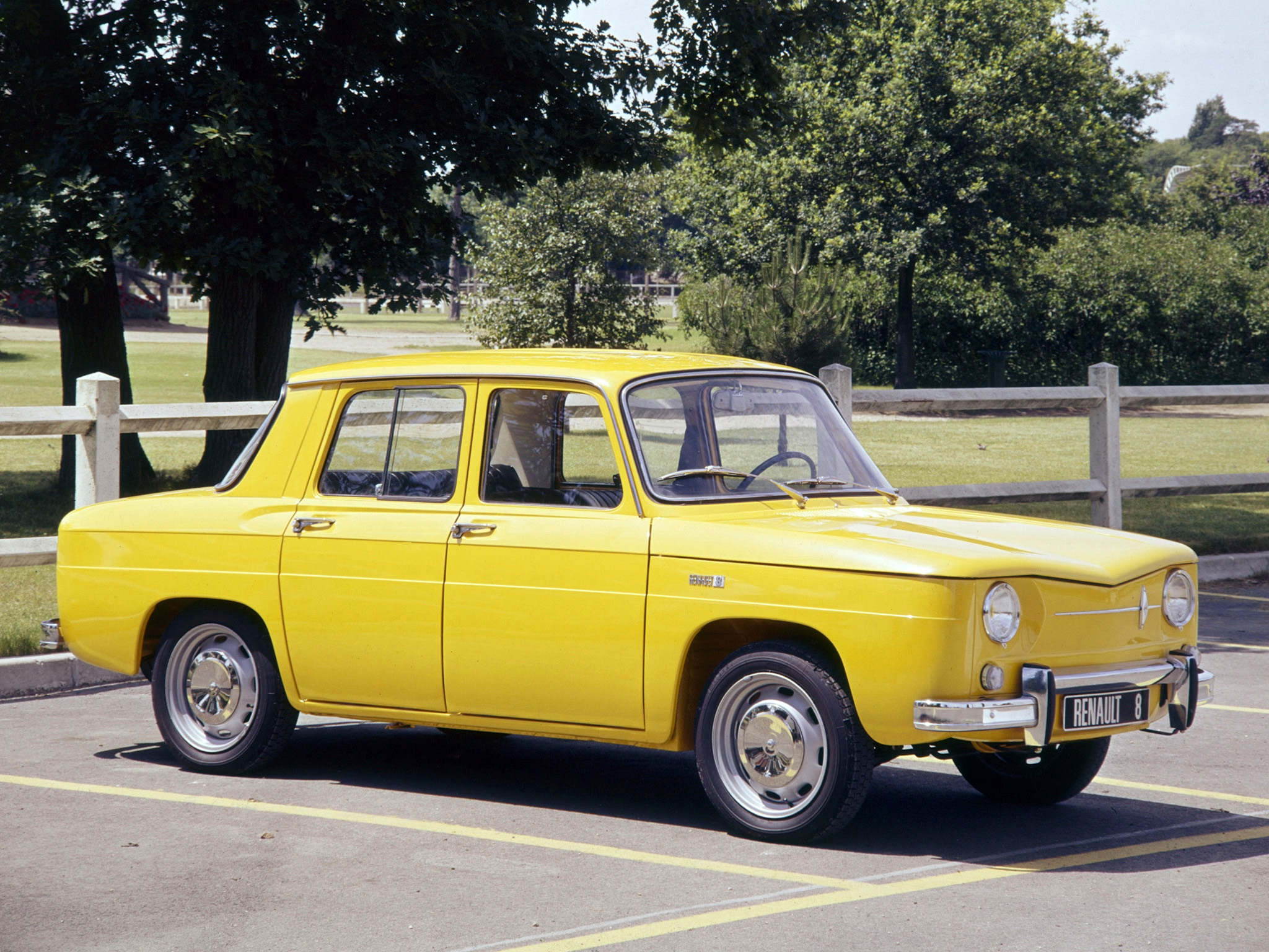 Renault 8: 5 фото