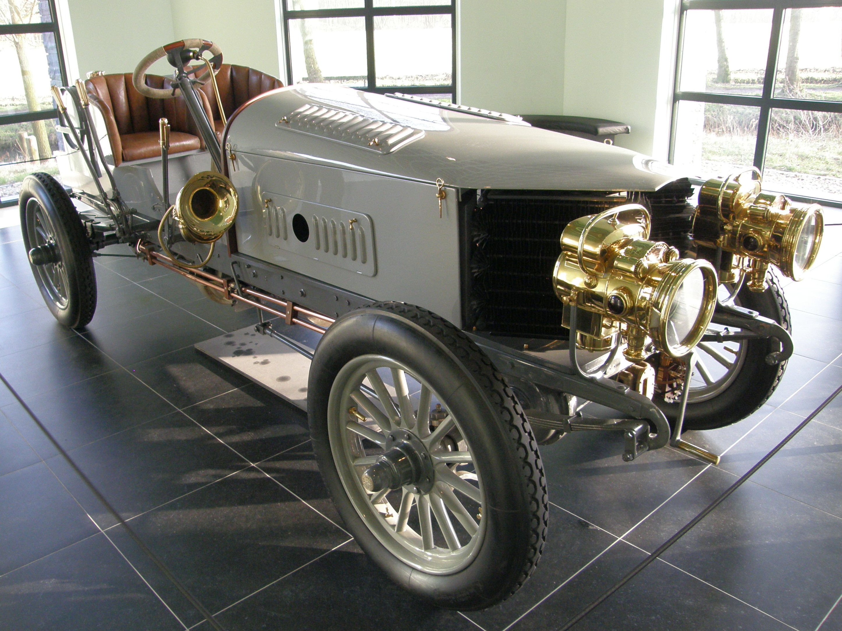 В начале 80 годов голландская. Spyker (1903. Спайкер машина 1903.