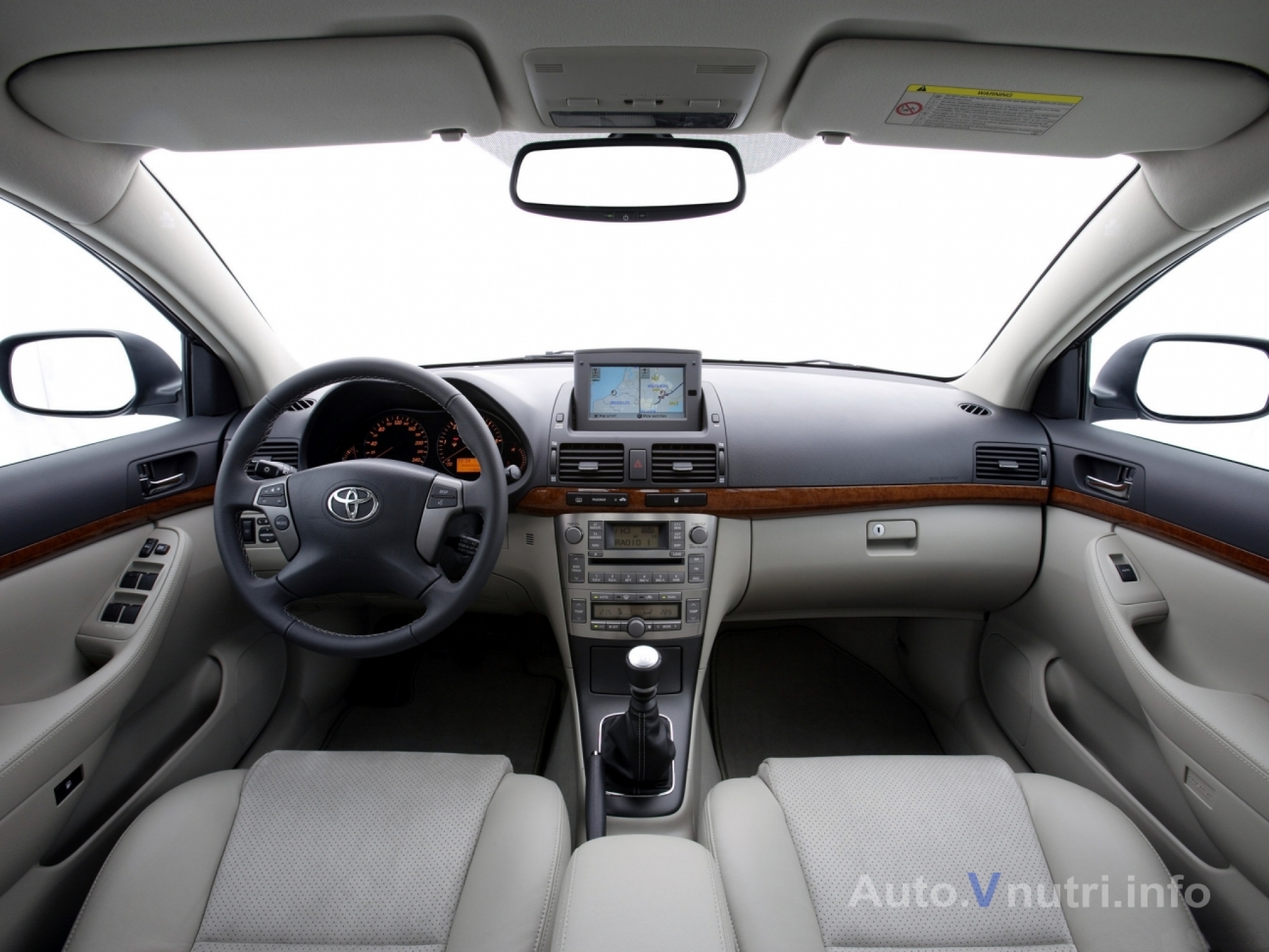 Toyota Avensis Wagon: 12 фото