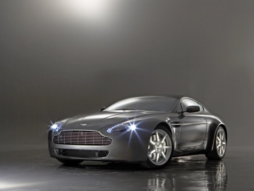 Aston Martin V8 Vantage: 03 фото