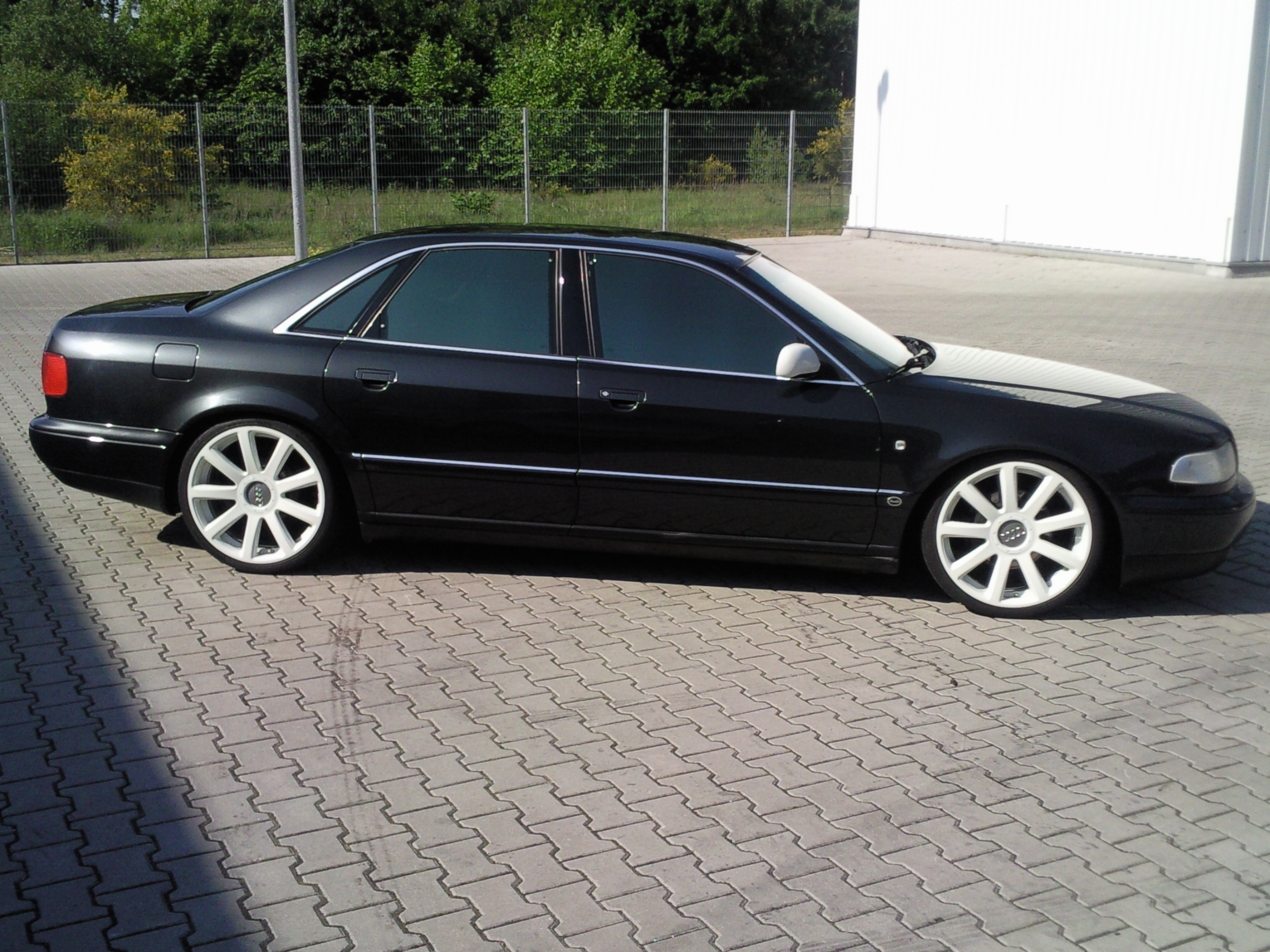 Audi A8 D2: 3 фото
