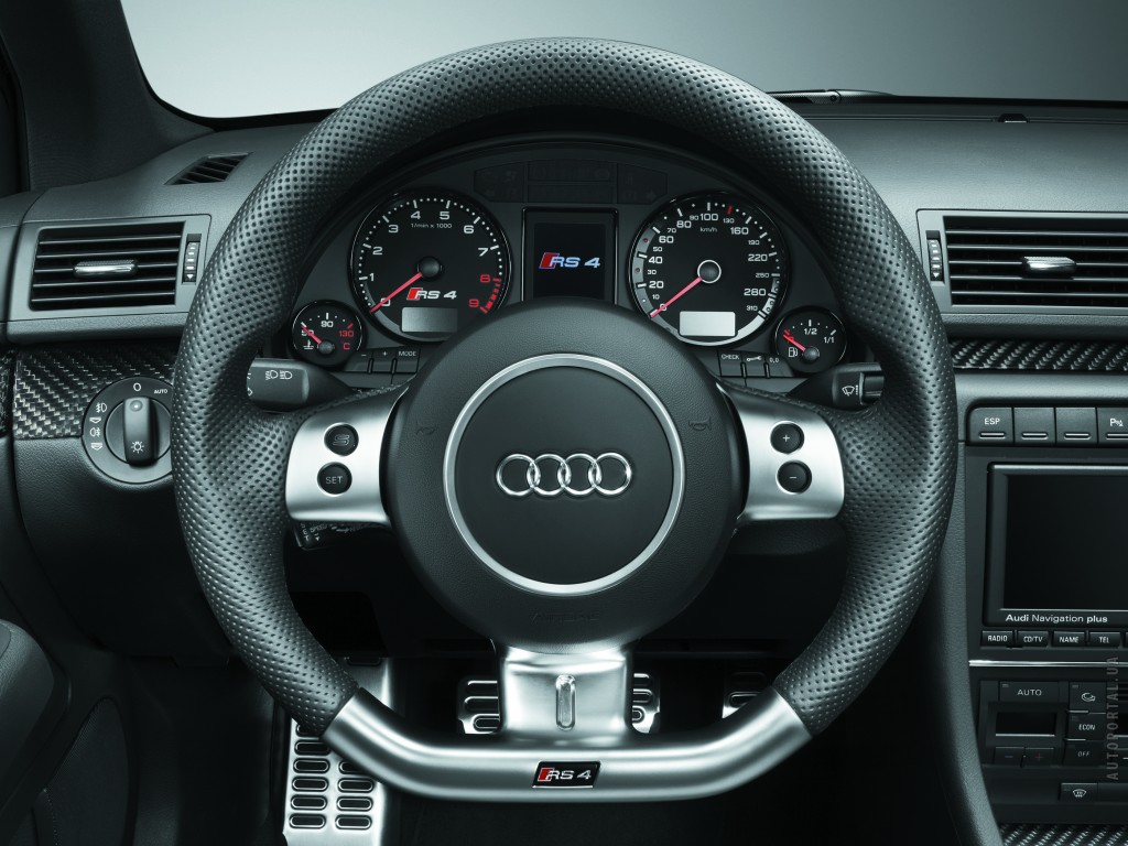 Audi RS4: 10 фото