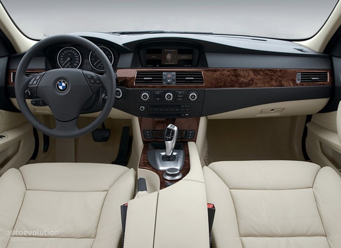 BMW 5-series E60: 10 фото