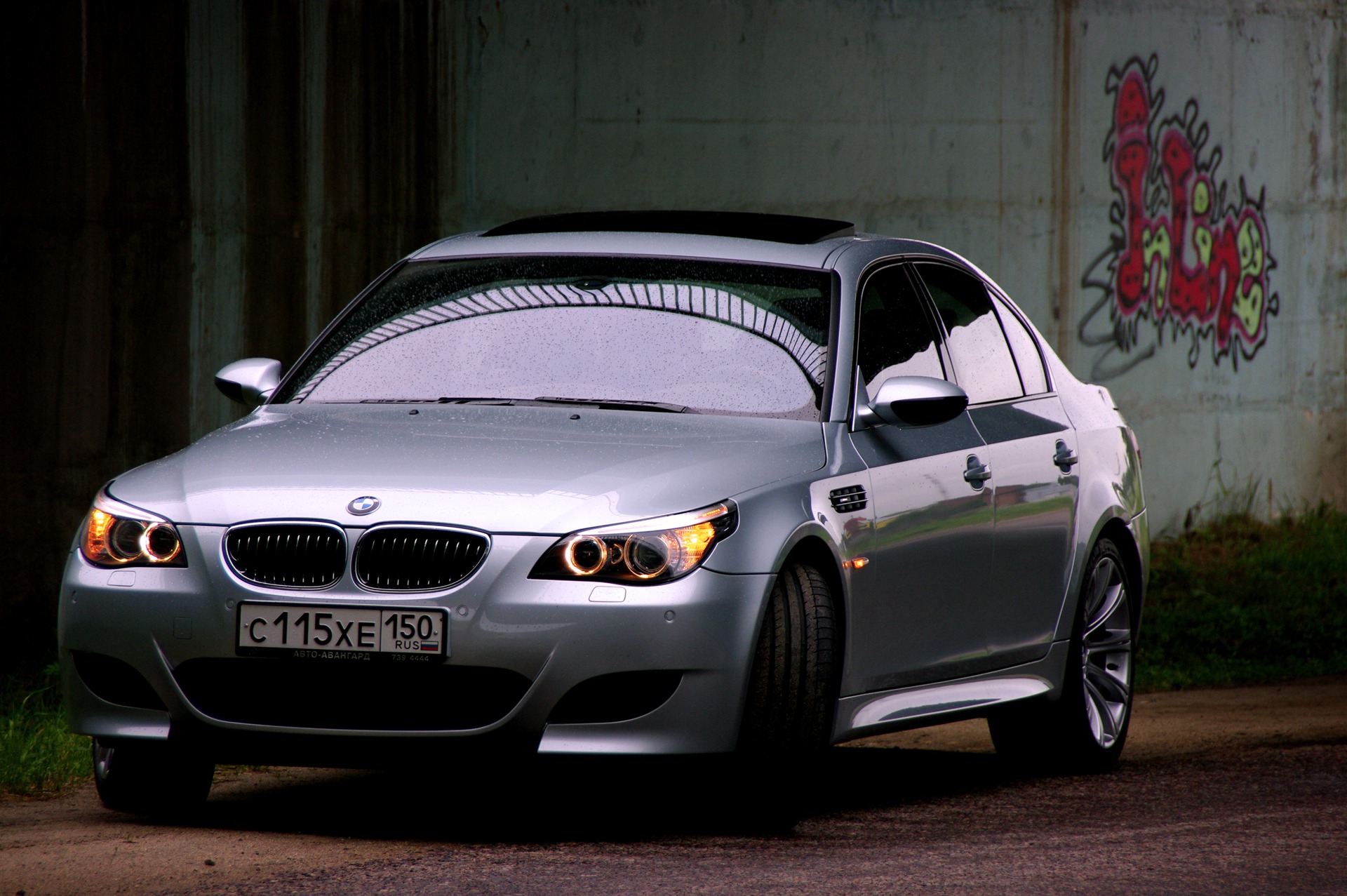 BMW M5 E60: 10 фото