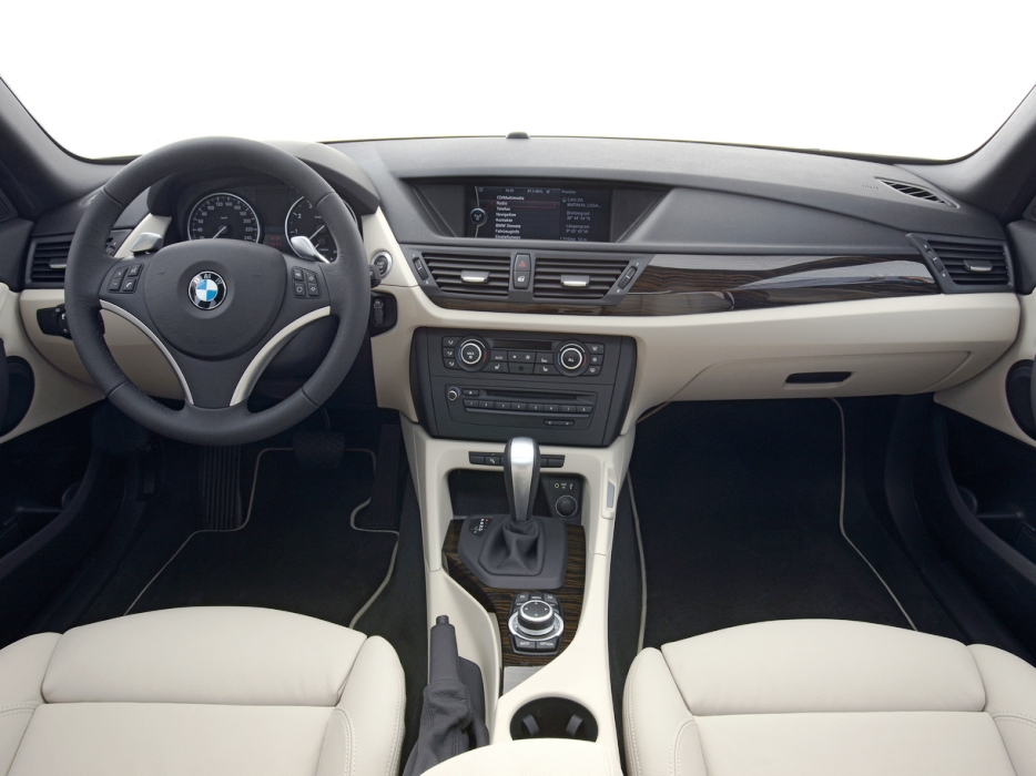 BMW X1: 12 фото