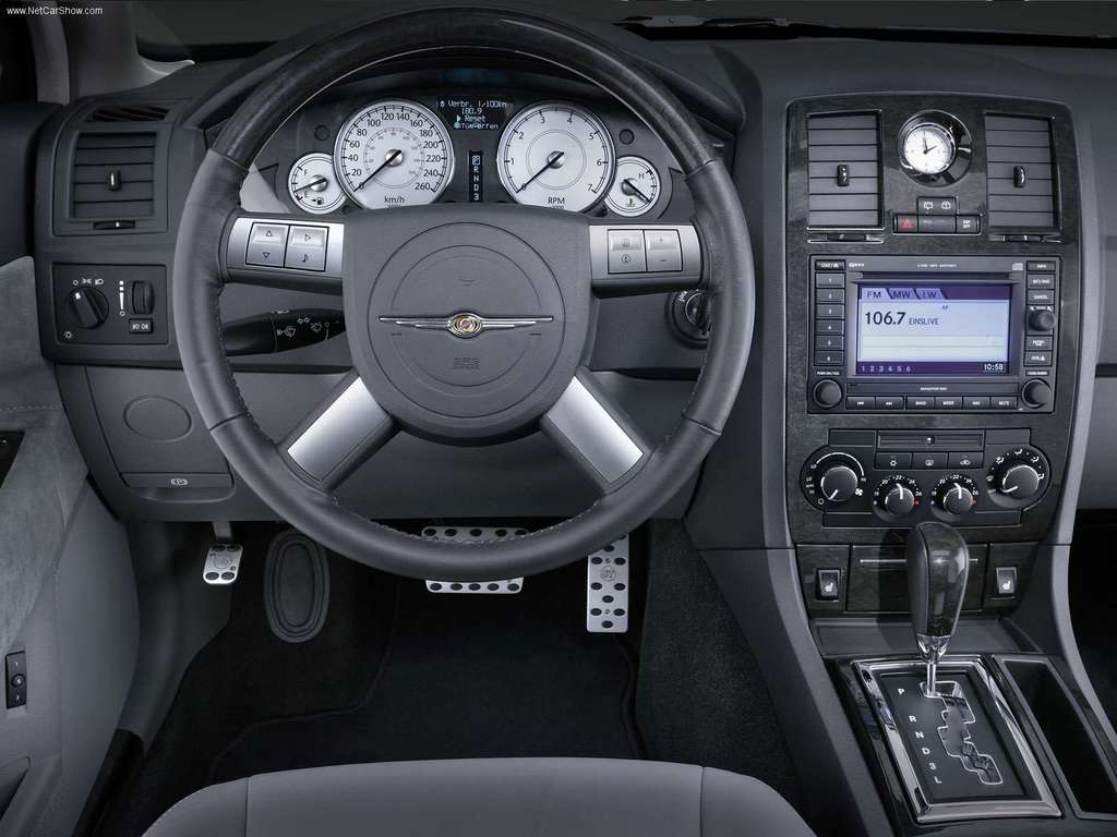 Chrysler 300C: 11 фото