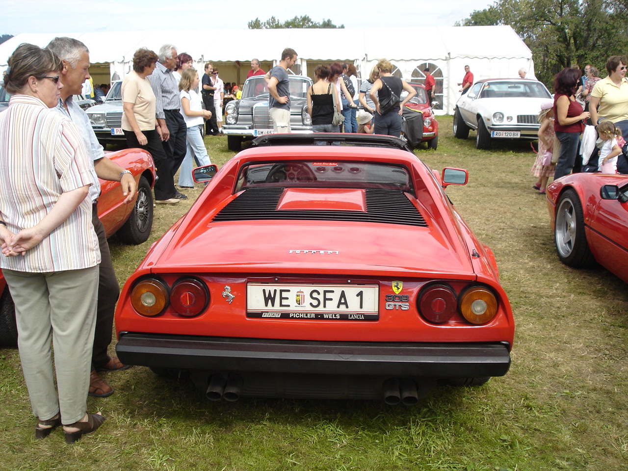 Ferrari 308: 11 фото