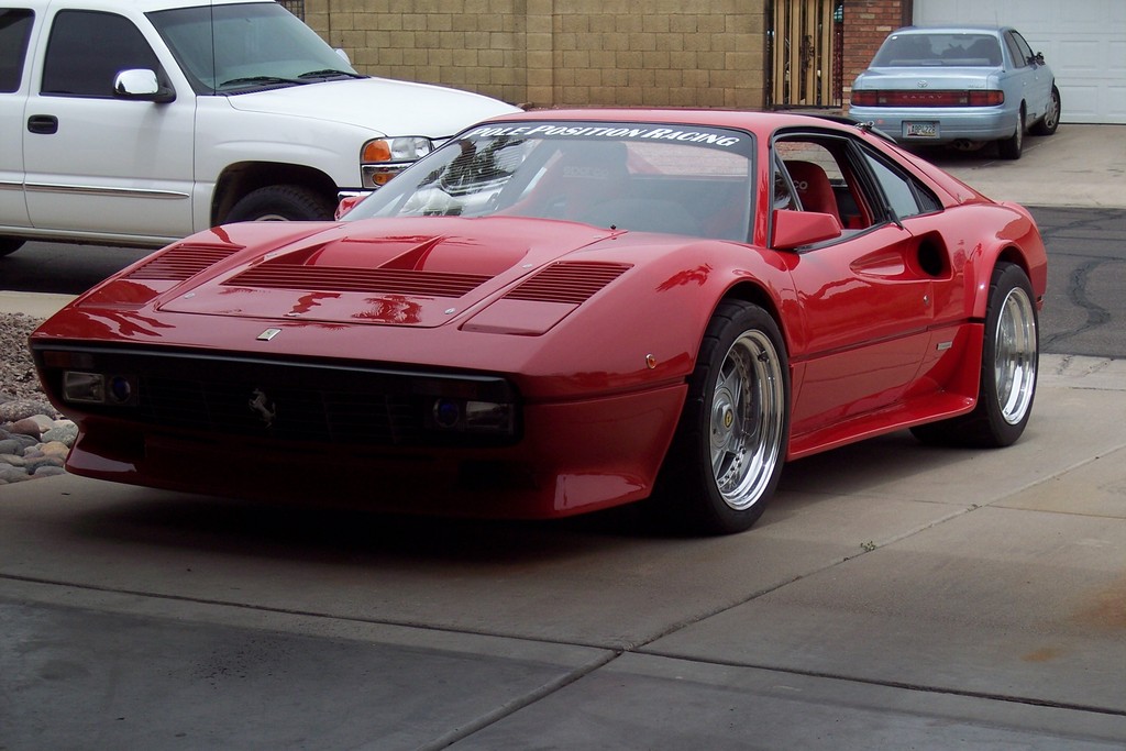 Ferrari 308: 14 фото