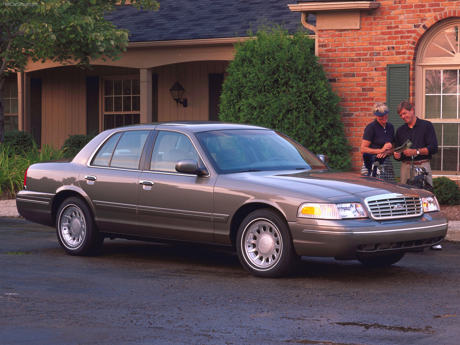 Ford Crown Victoria: 01 фото