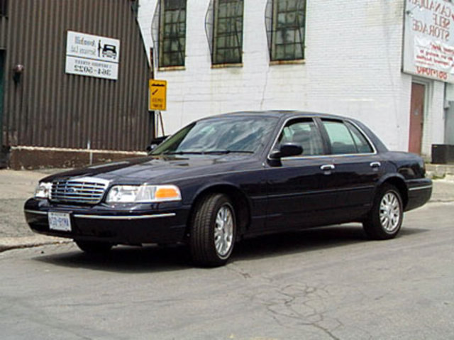 Ford Crown Victoria: 05 фото