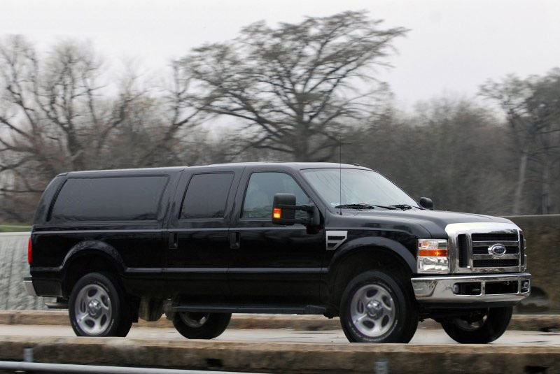 Ford Excursion: 1 фото
