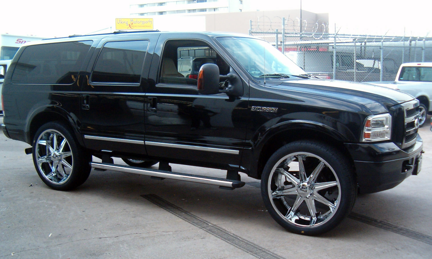 Ford Excursion: 4 фото