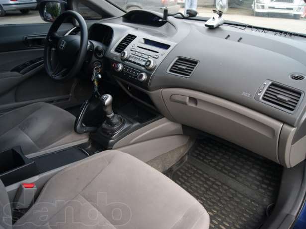 Honda Civic 4D VIII: 04 фото