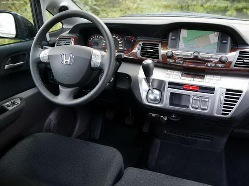 Honda FR-V: 12 фото