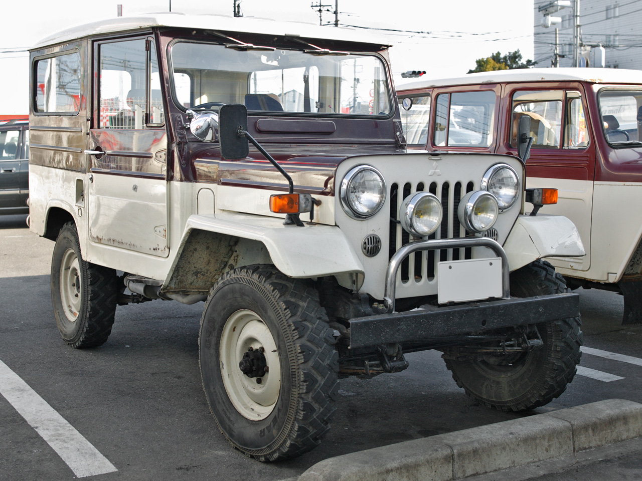 Mitsubishi Jeep: 3 фото