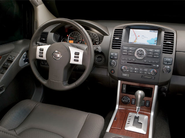 Nissan Pathfinder: 2 фото