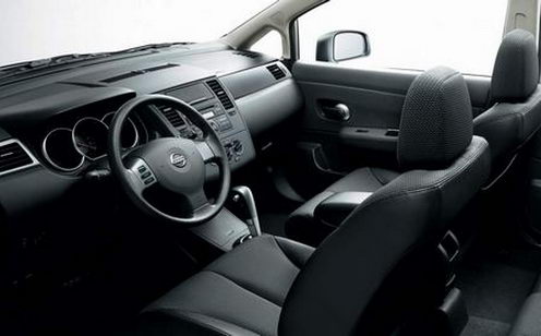 Nissan Tiida Hatchback: 08 фото