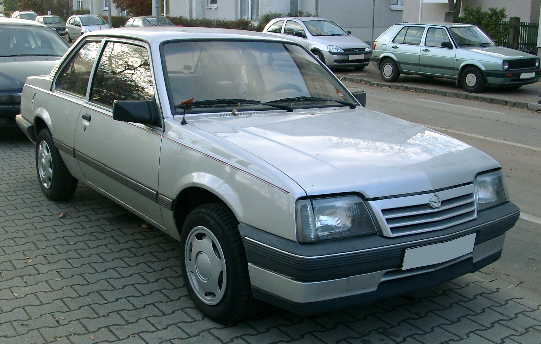 Opel Ascona C: 8 фото