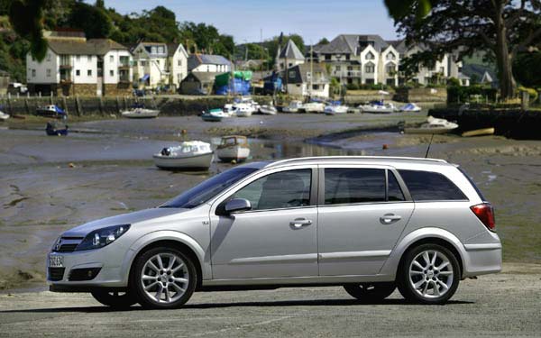 Opel Astra Family Caravan: 7 фото