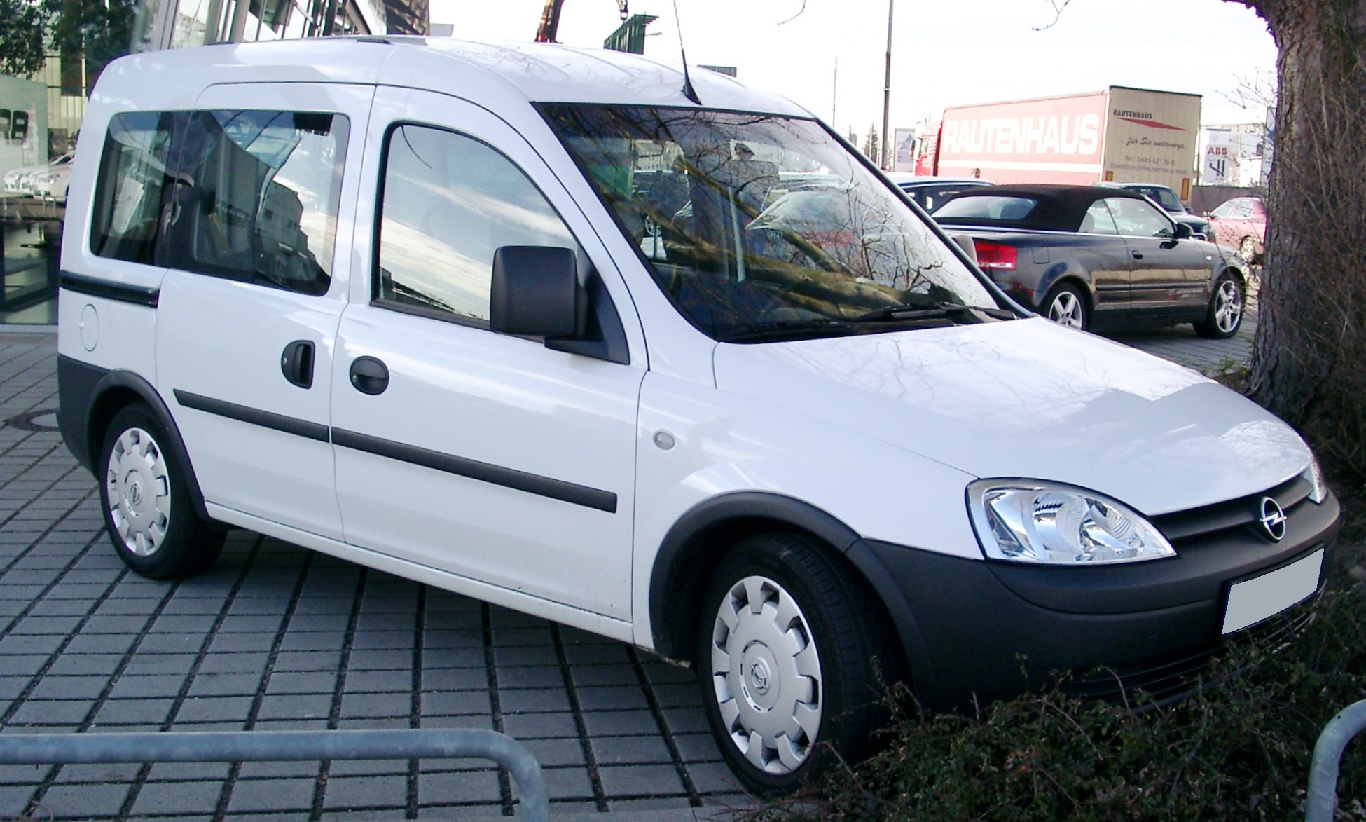 Opel Combo: 09 фото