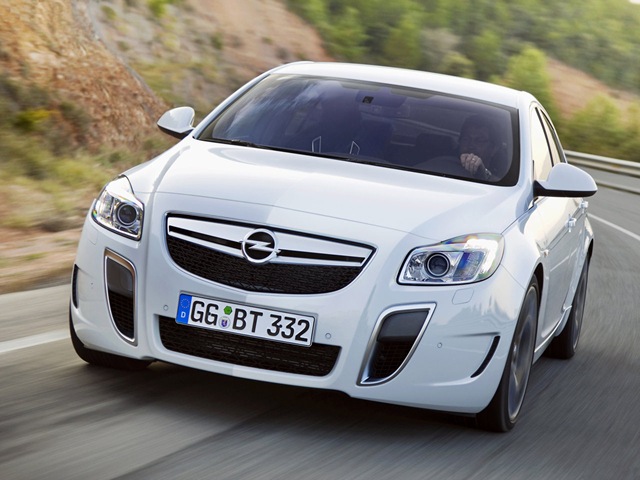 Opel Insignia Hatchback: 10 фото