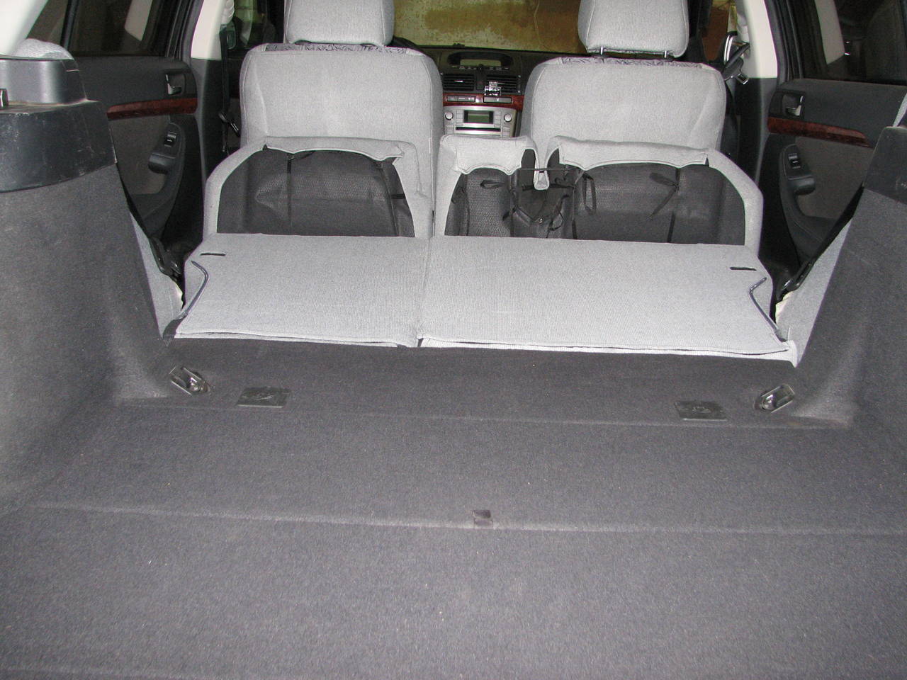 Toyota Avensis II Wagon: 05 фото