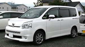 Toyota Noah: 5 фото