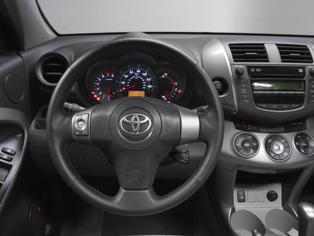 Toyota RAV4: 04 фото