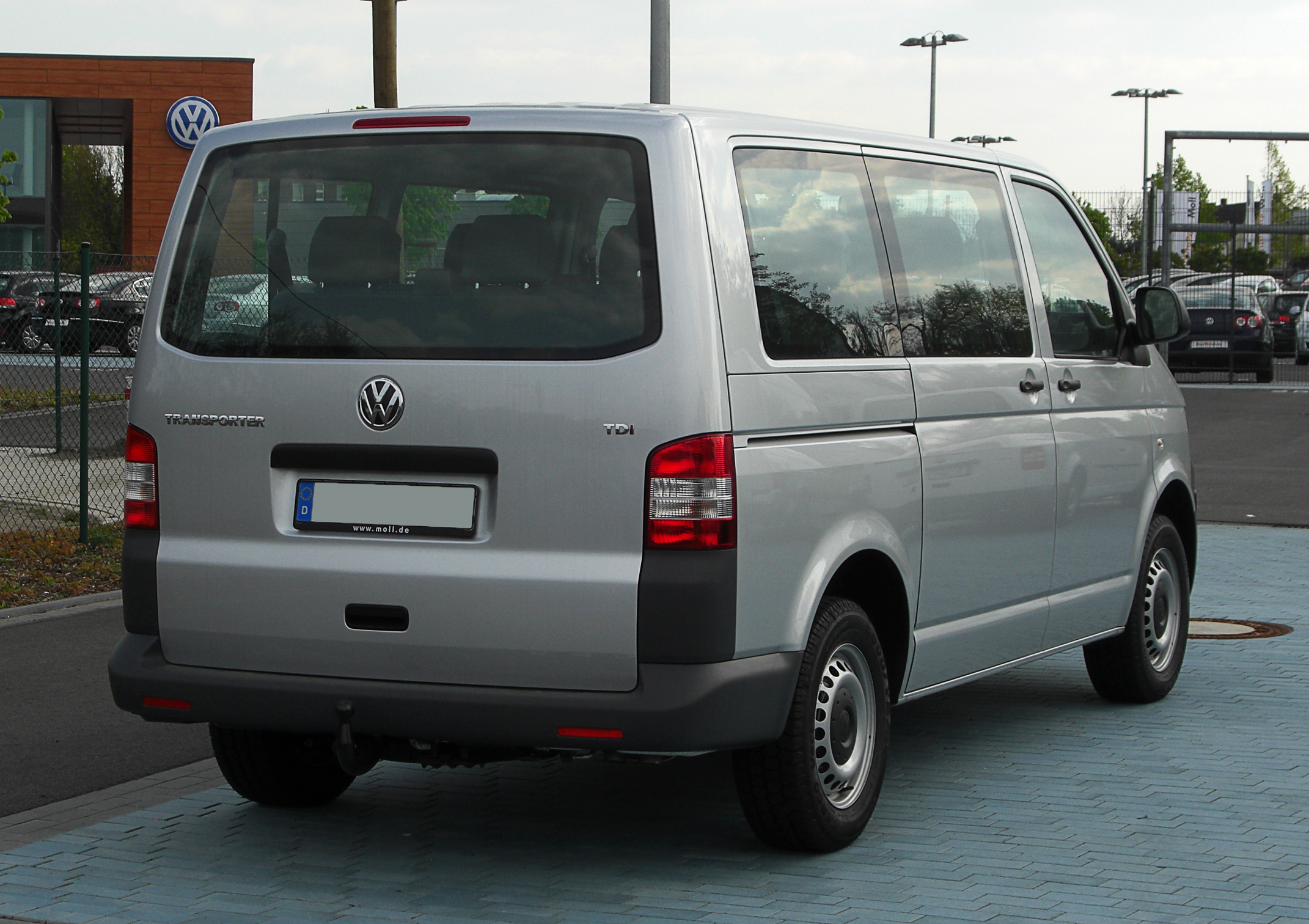 Volkswagen Transporter Kombi: 10 фото